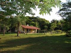 Landhaus mit 2.5 Hektar Land in Paraguay,   Departamento Cordillera.